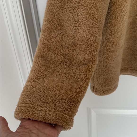 Vineyard Vines Tan Fleece quarter zip - Picture 7 of 16